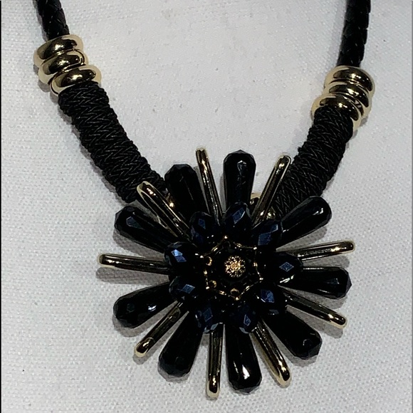 3/$10 🔆 Large Statement Necklace - Picture 2 of 6
